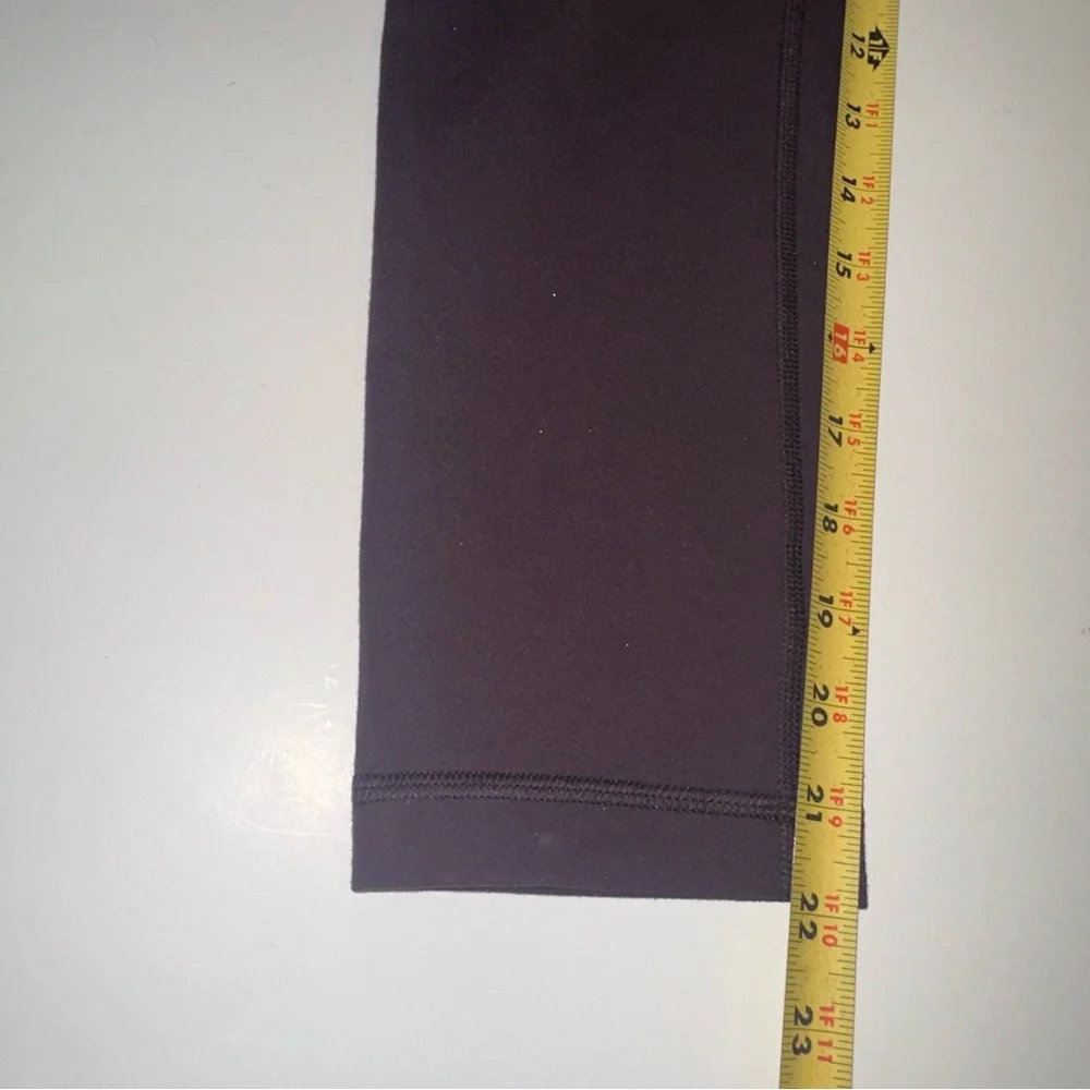 lululemon Athletica Cropped Leggings Dark‎ Purple Size 4
